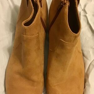 Old Navy Tan Faux Suede Basic Stacked Heel Ankle Side Zip Booties Size 8 Vegan